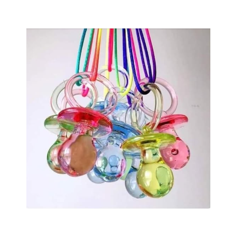 Tétine en plastique colorées