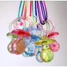 Tétine en plastique colorées